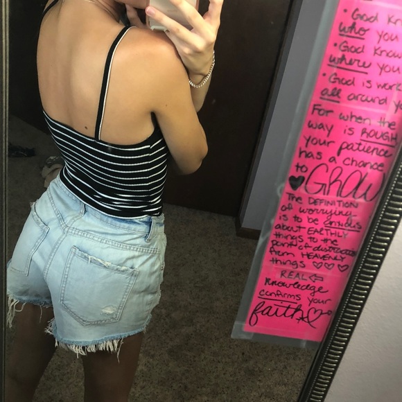 Black & white essential tank top 🌟 - Picture 2 of 4